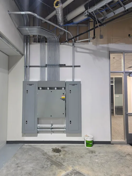 Laboratory — Panel and conduit installation